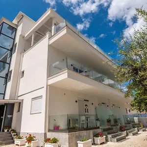 https://apartments-margarita-ksamil.albaniahotels.org